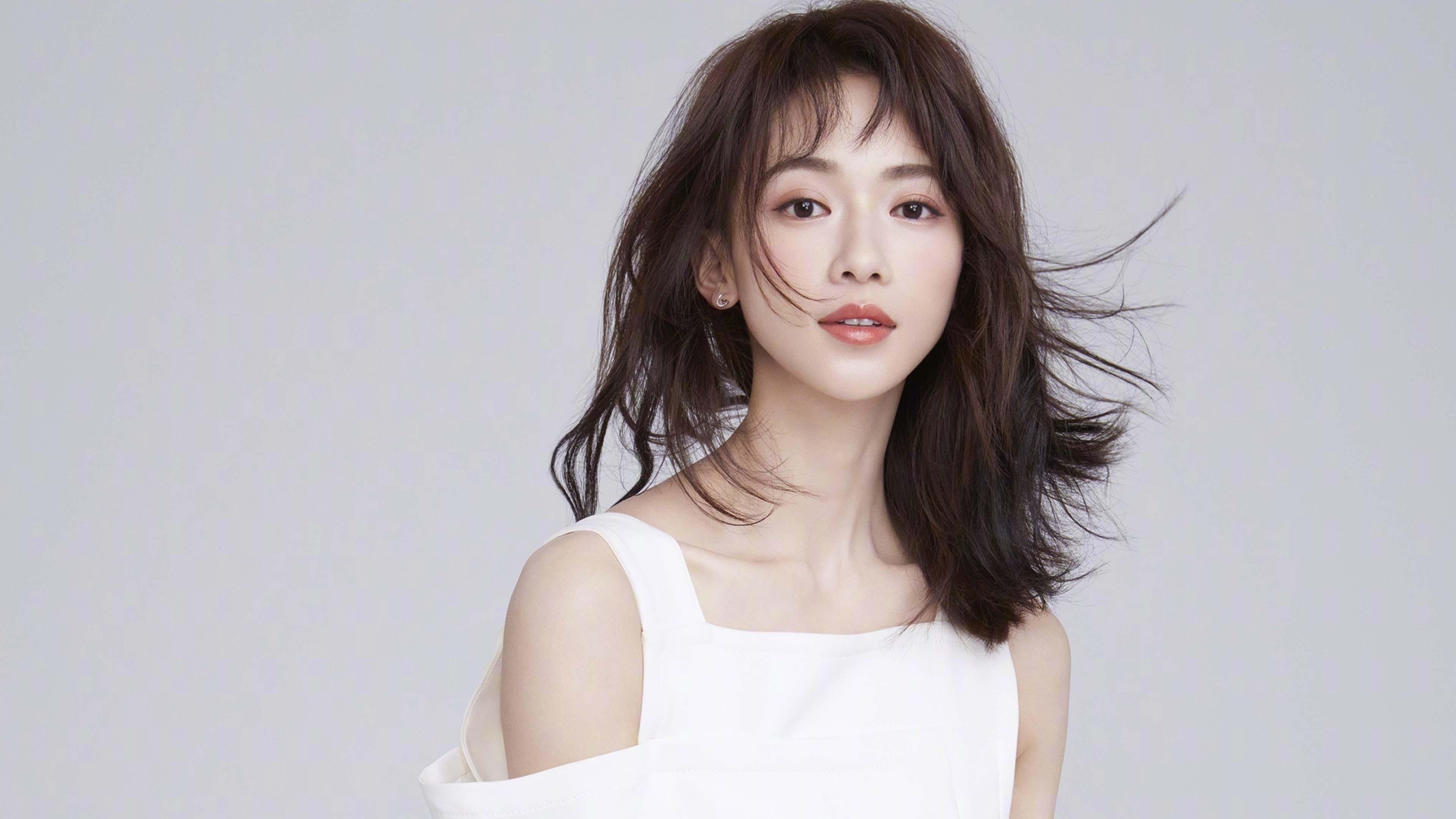 切尔西俱乐部教练组现身训练场，调整战术，切尔西教练任职期间