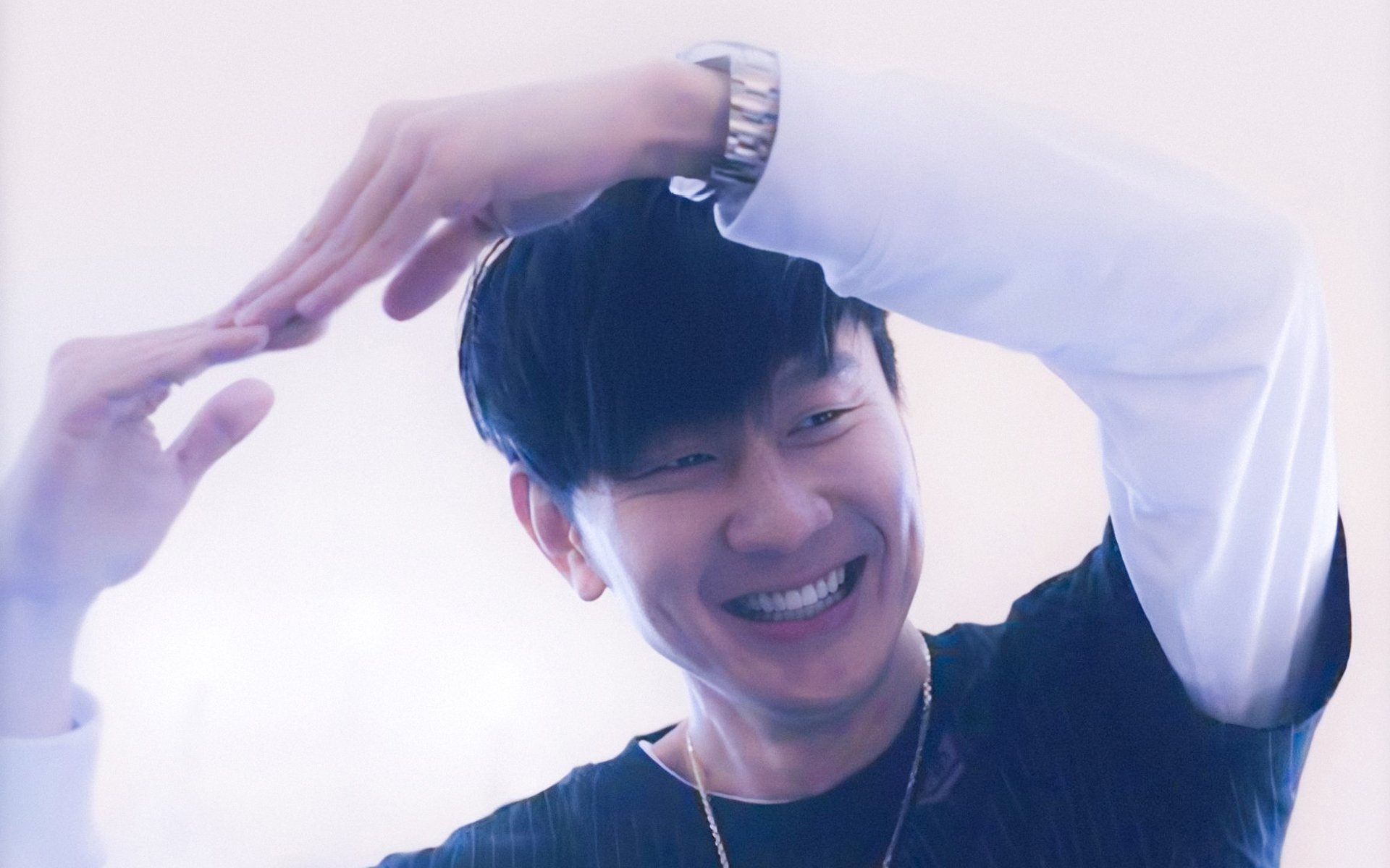 开云·体育官网-篮网球员训练中展示高难度转身上篮动作，篮网球员入场